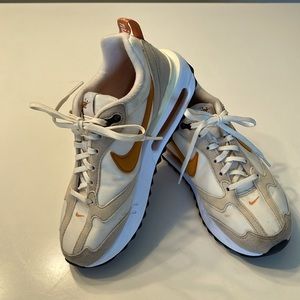 Nike air max dawn size 7M Cream and orange